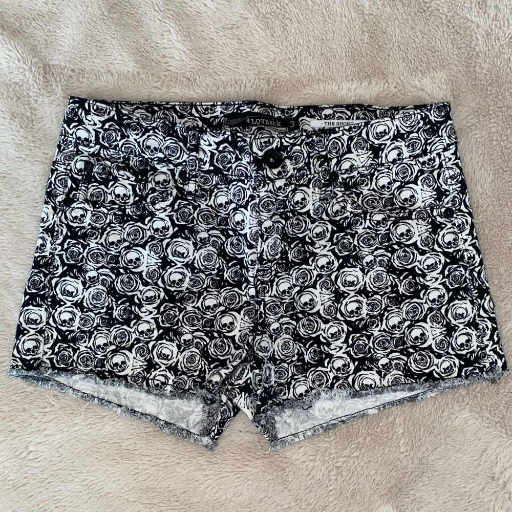 Lovesick NWOT Skull & Roses Shorts- Size 3